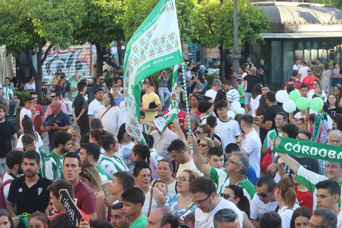 La celebración del ascenso del Córdoba Futsal en las Tendillas, en imágenes