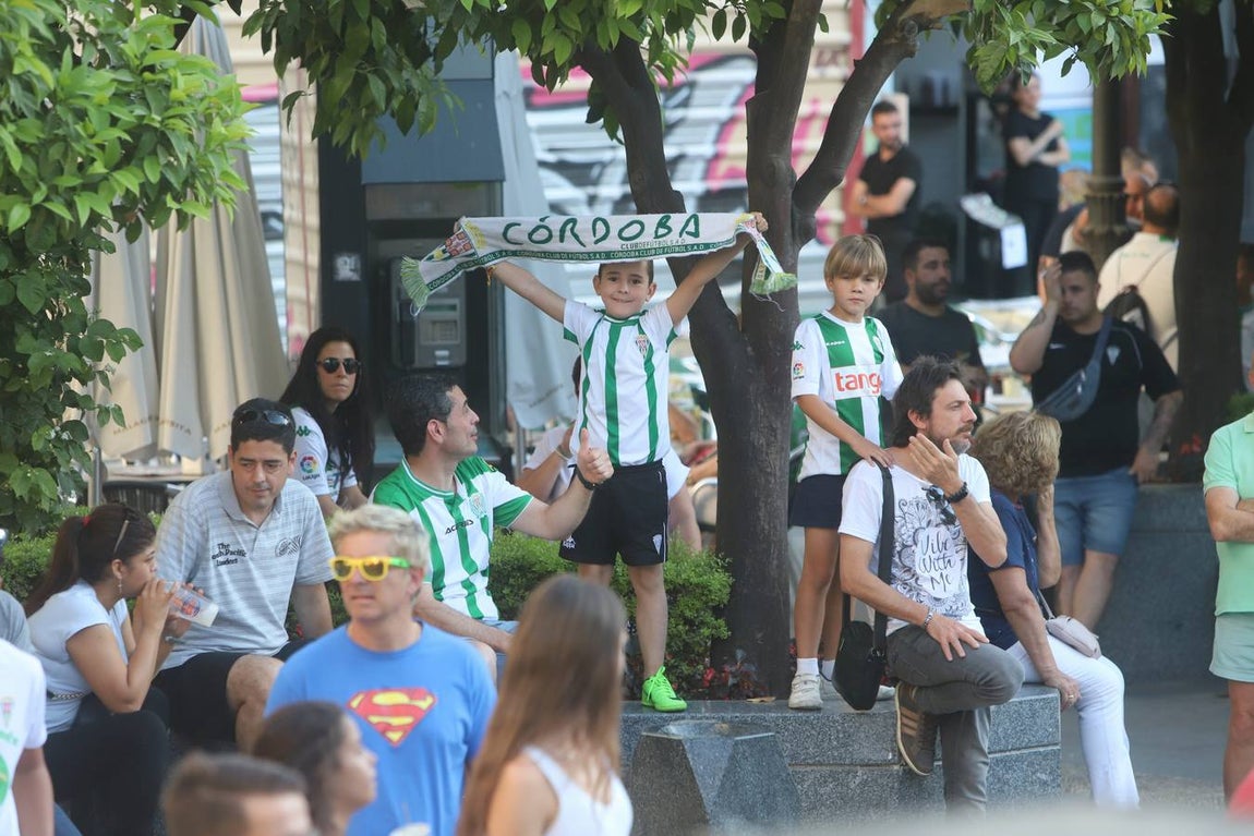 La celebración del ascenso del Córdoba Futsal en las Tendillas, en imágenes