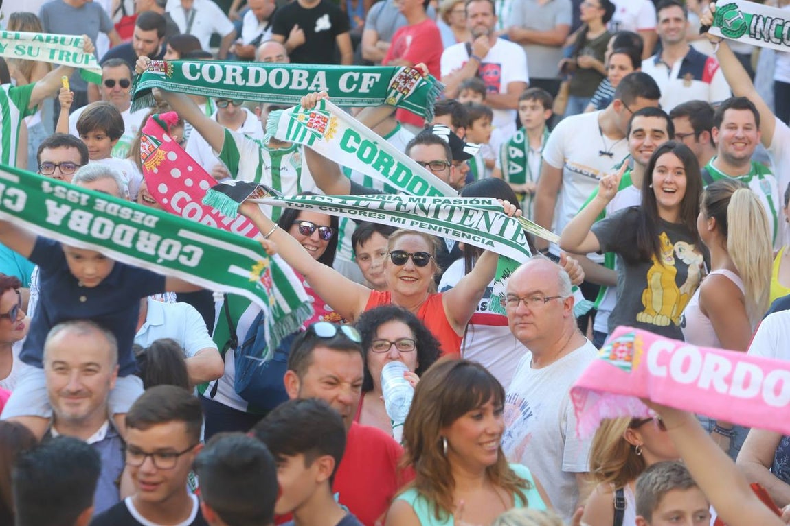 La celebración del ascenso del Córdoba Futsal en las Tendillas, en imágenes