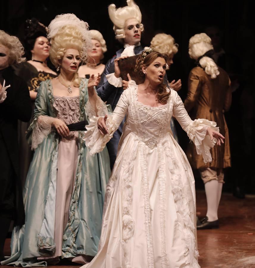 En imágenes, la ópera «Andrea Chénier», un amor trágico en el Teatro de la Maestranza