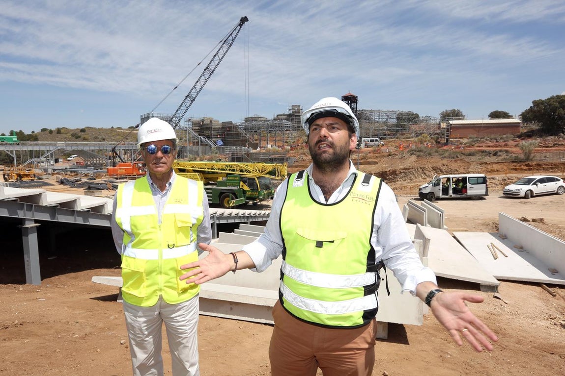E consejero delegado de Puy du Fou España, Erwan de Villéon, explicó l amarcha del proyecto. 