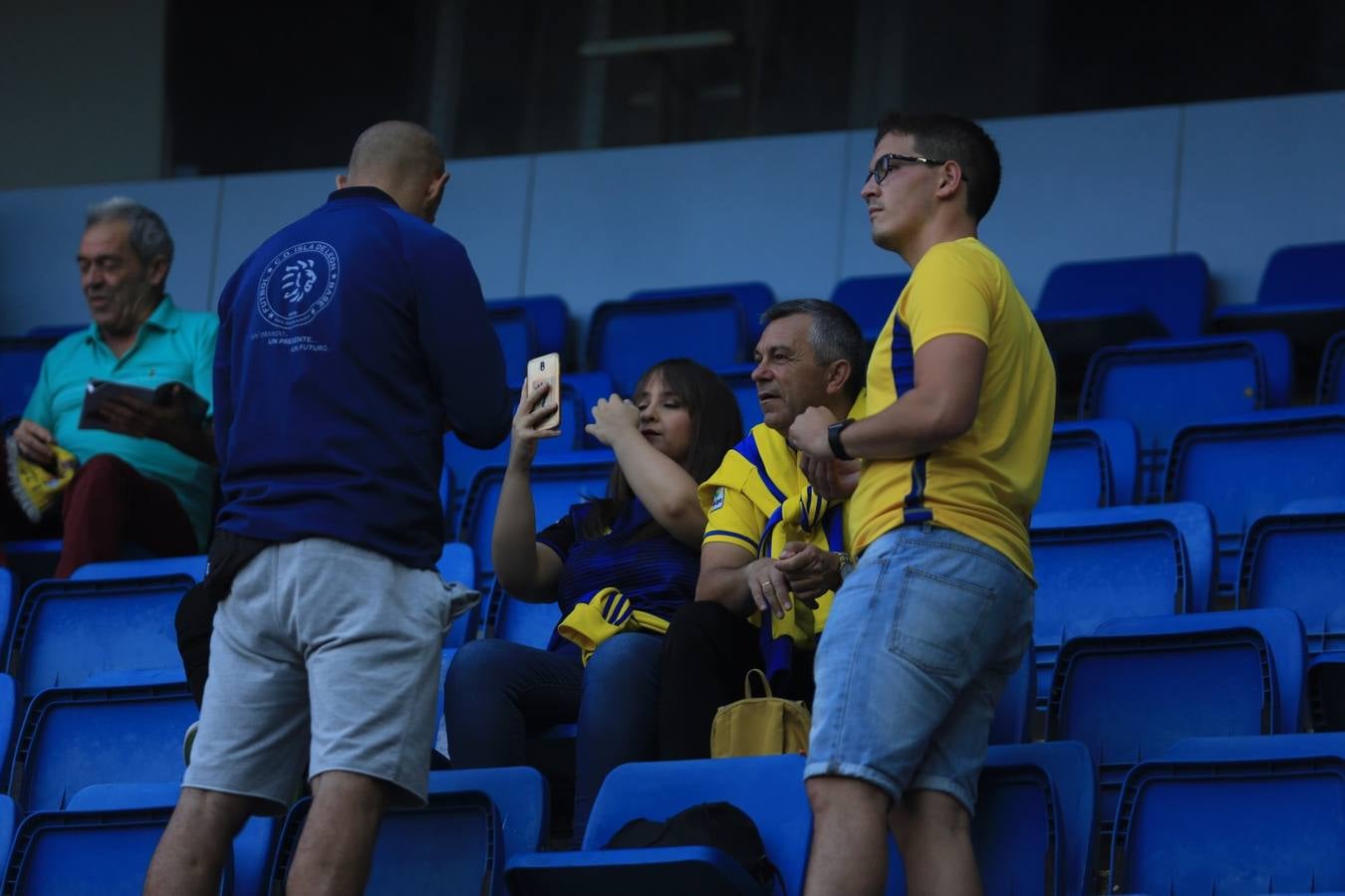 FOTOS: Búscate en el Cádiz - Extremadura en Carranza