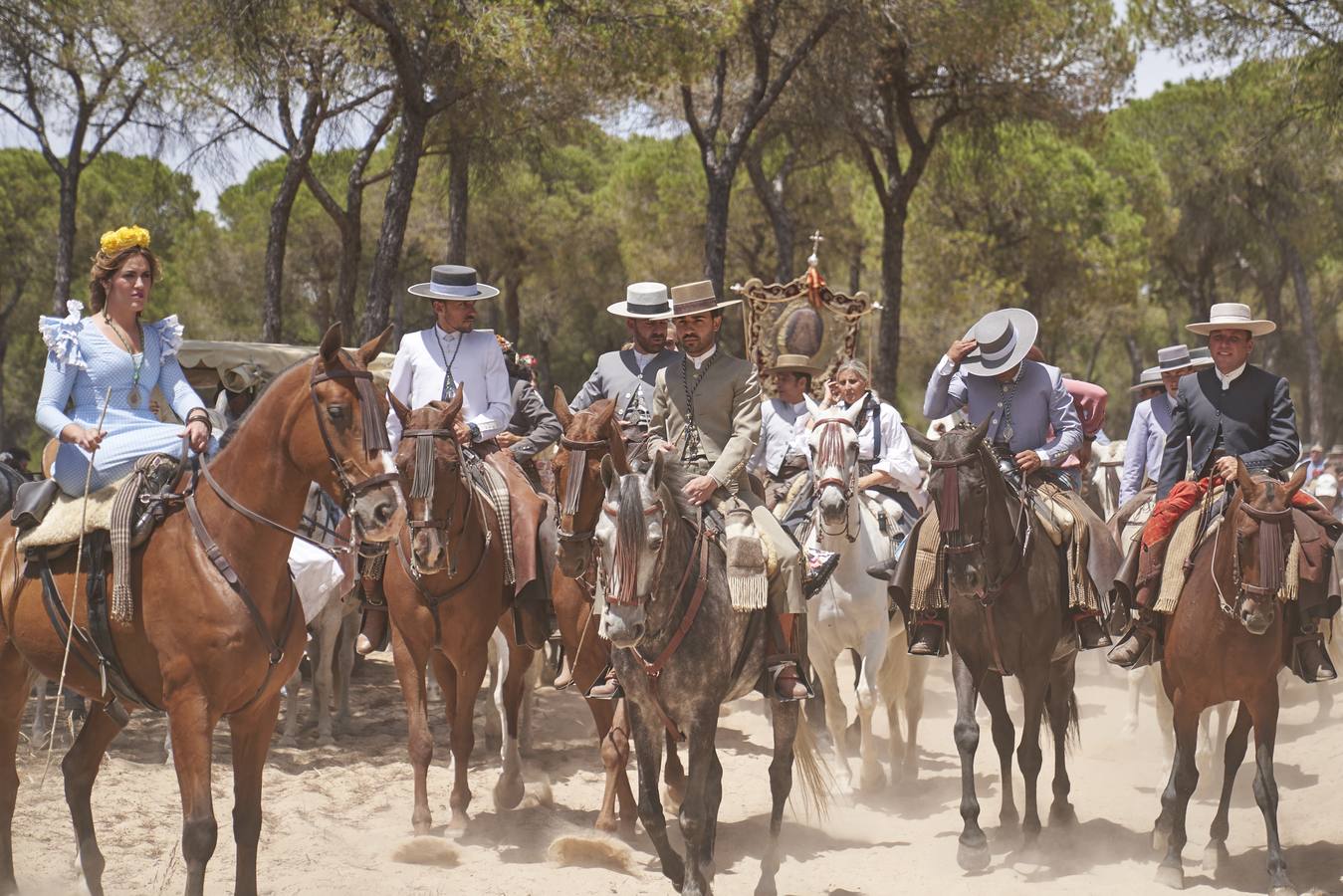 En imágenes, el camino de la Hermandad Matriz hacia la aldea