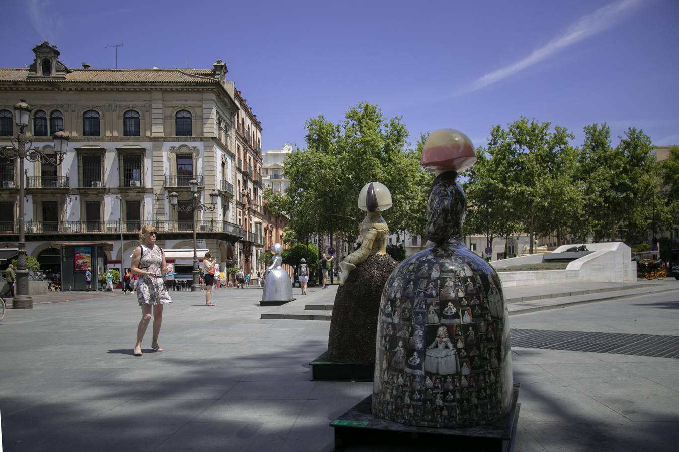 Victorio y Lucchino, Agatha Ruiz de la Prada y Ángel León decoran las «Ecomeninas» en Sevilla