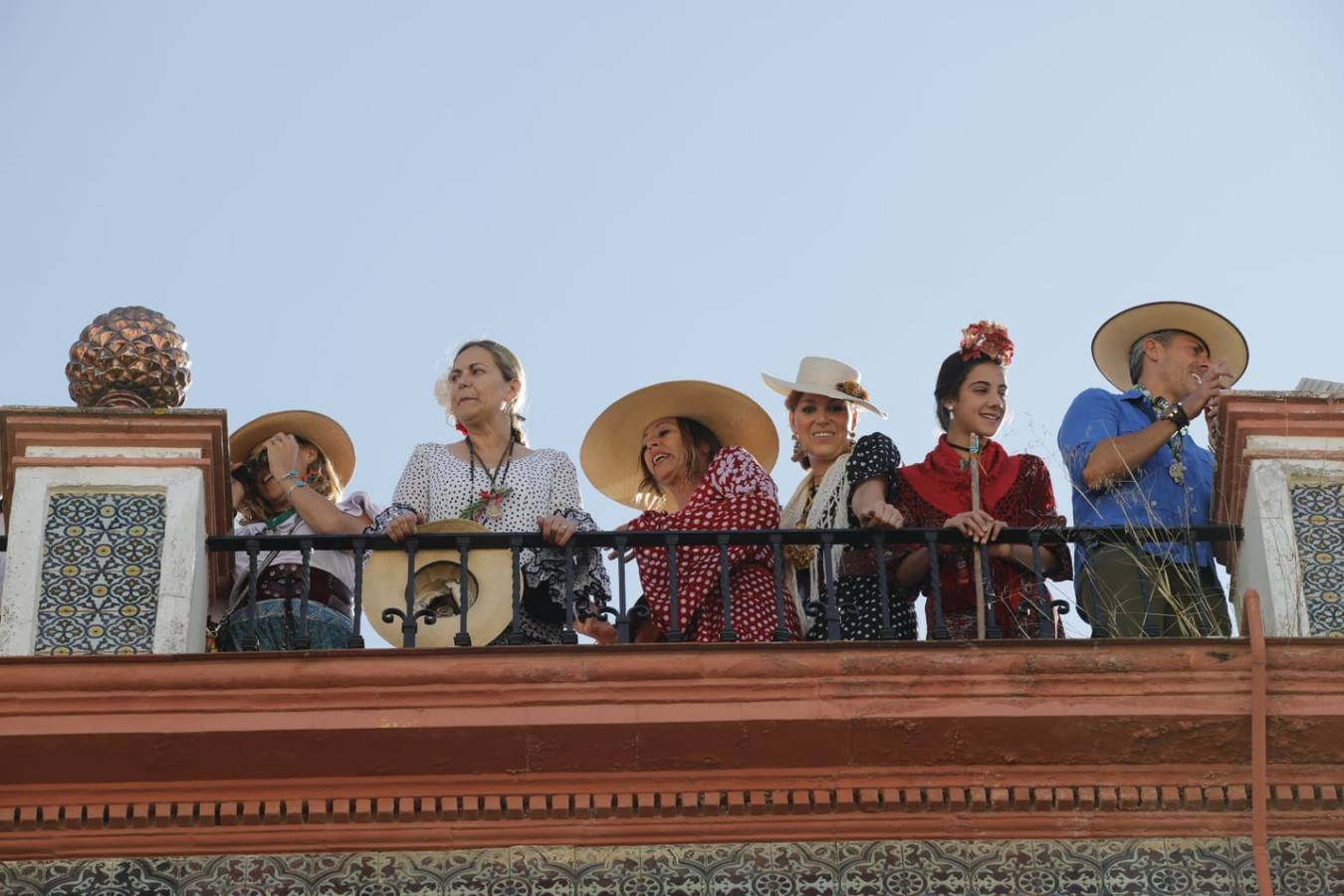 En imágenes, el Rocío de Triana inicia su camino