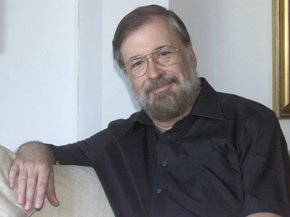 El creador televisivo había sido ingresado de urgencia este viernes por una infección de orina. Hoy sus allegados, compañeros y seguidores le dan el último adiós. 