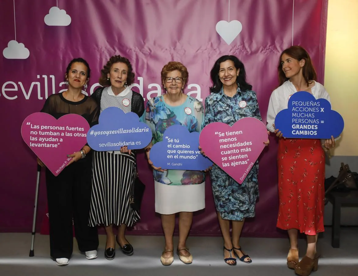 Milagros Jiménez, María Luisa Guardiola, Ana María Álvarez, Olga Tassara y Blanca Gastelver