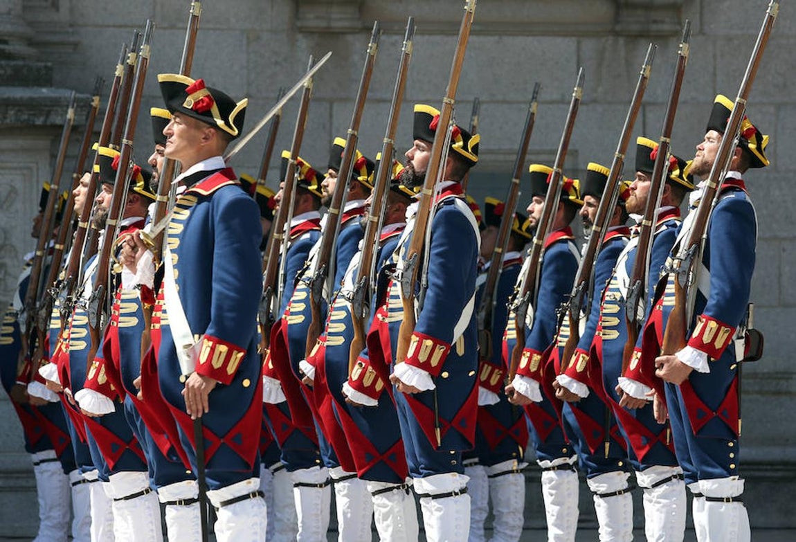Relevo de la guardia en el Alcázar de Toledo