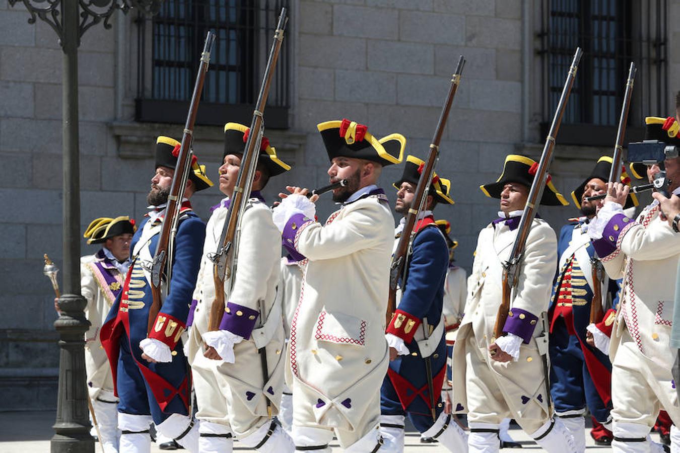 Relevo de la guardia en el Alcázar de Toledo