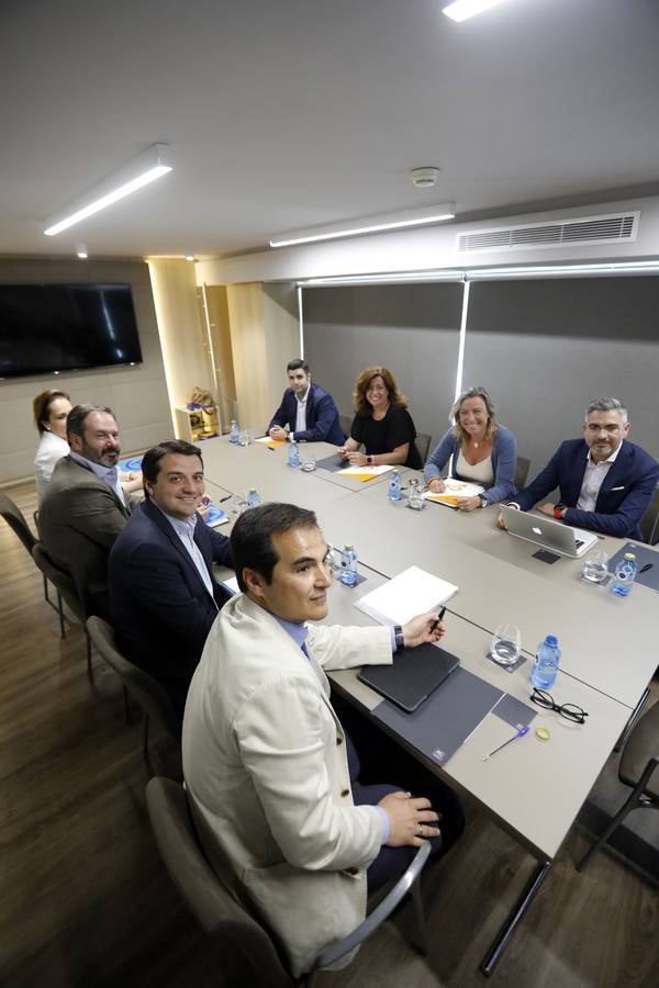 La reunión del pacto PP-Cs para gobernar Córdoba, en imágenes