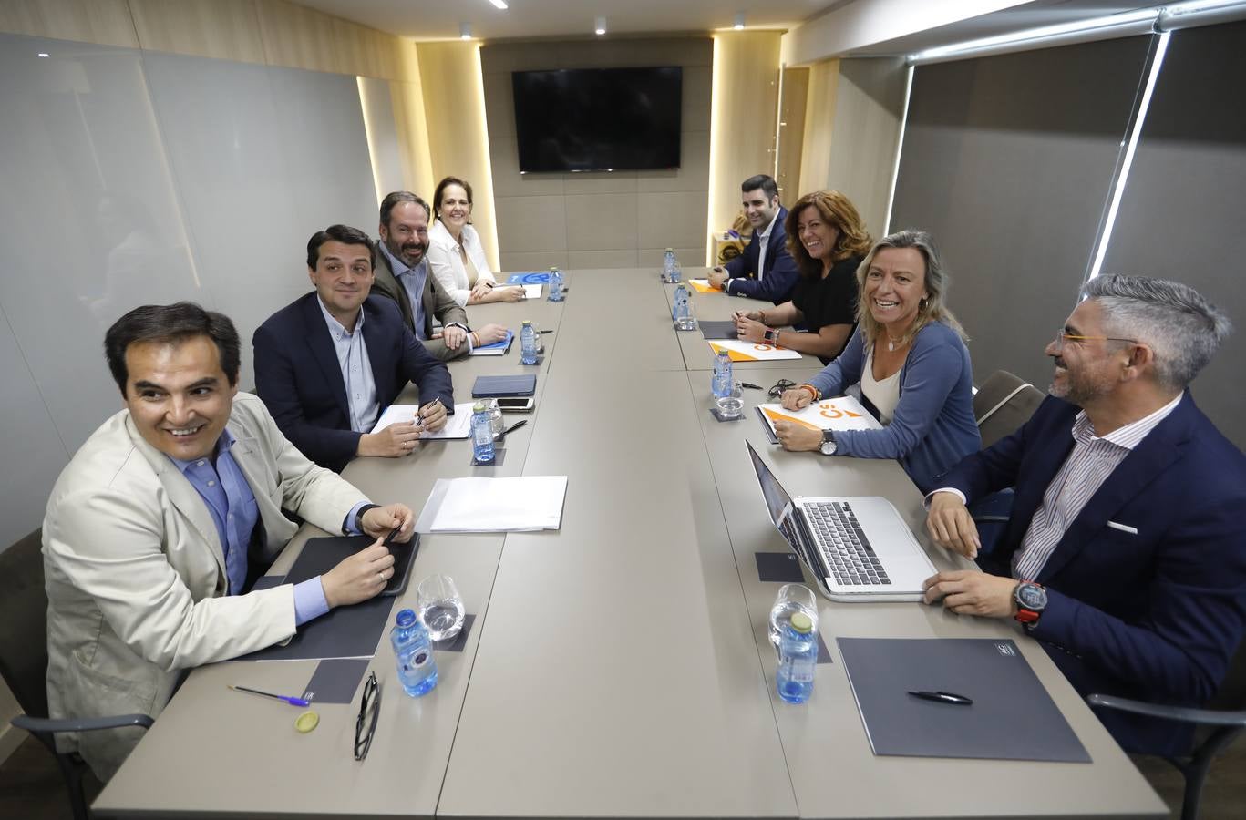 La reunión del pacto PP-Cs para gobernar Córdoba, en imágenes