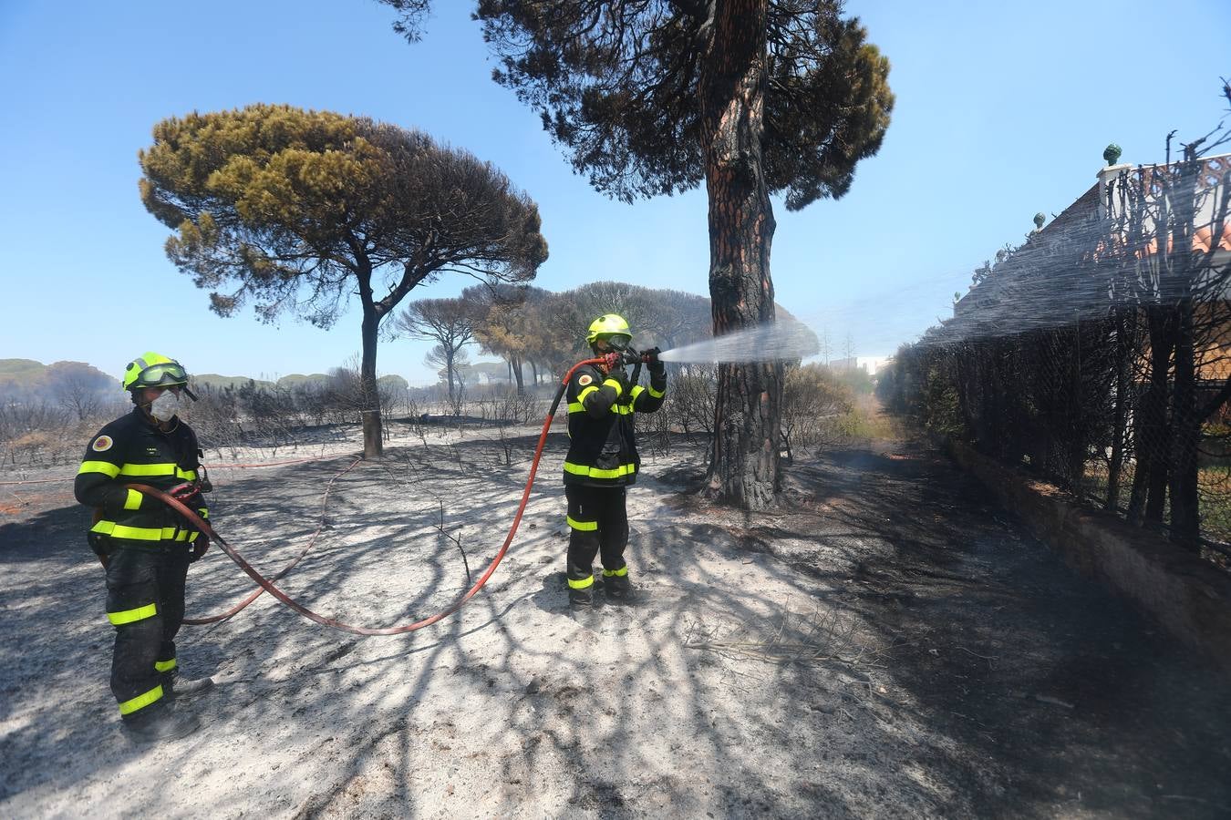 Fotos: Grave incendio en Conil, Cádiz