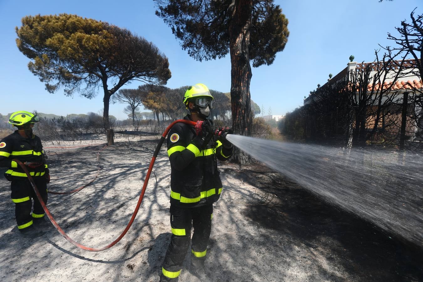 Fotos: Grave incendio en Conil, Cádiz