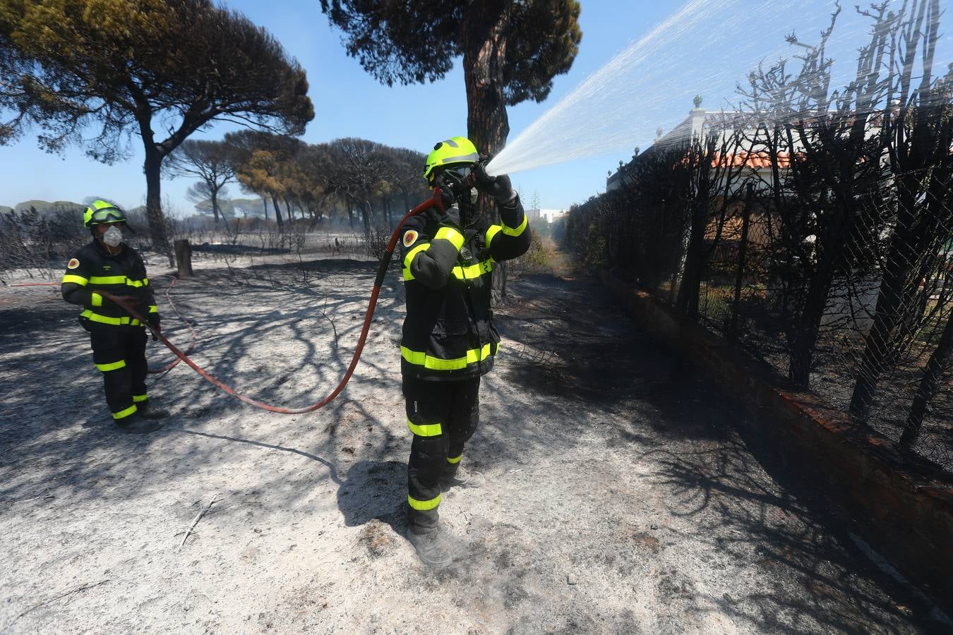 Fotos: Grave incendio en Conil, Cádiz