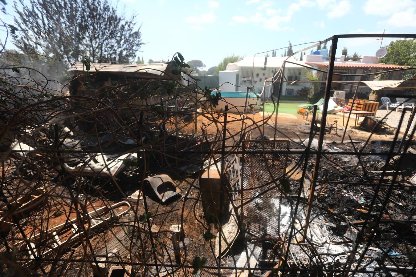 Fotos: Grave incendio en Conil, Cádiz