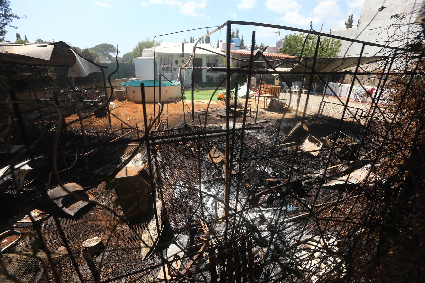 Fotos: Grave incendio en Conil, Cádiz