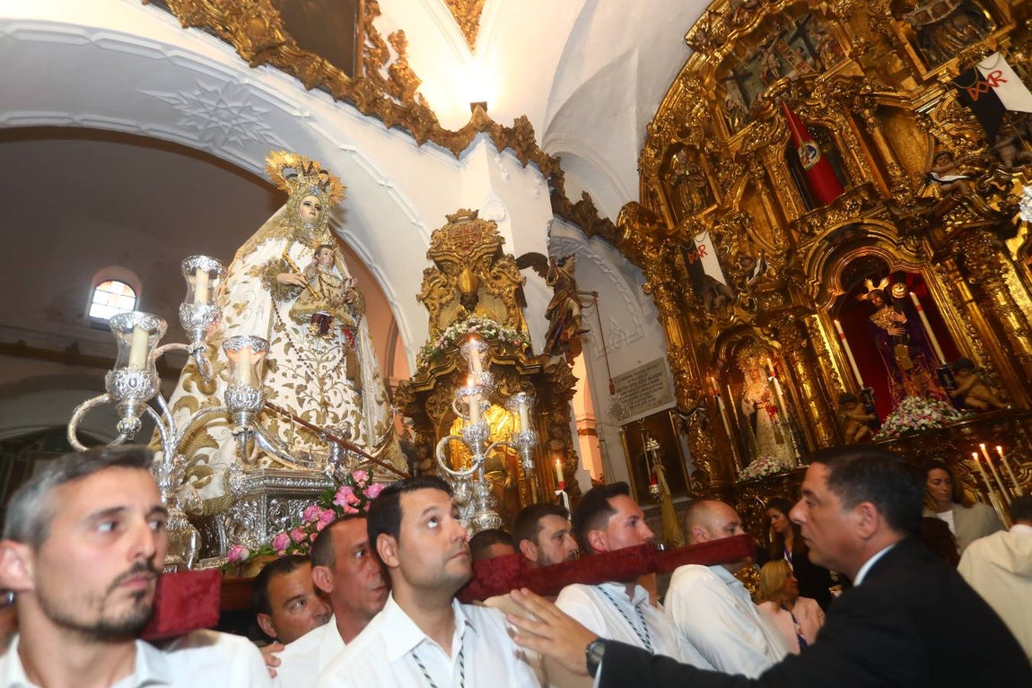 Fotos: La Patrona de Cádiz visita al Nazareno en su templo