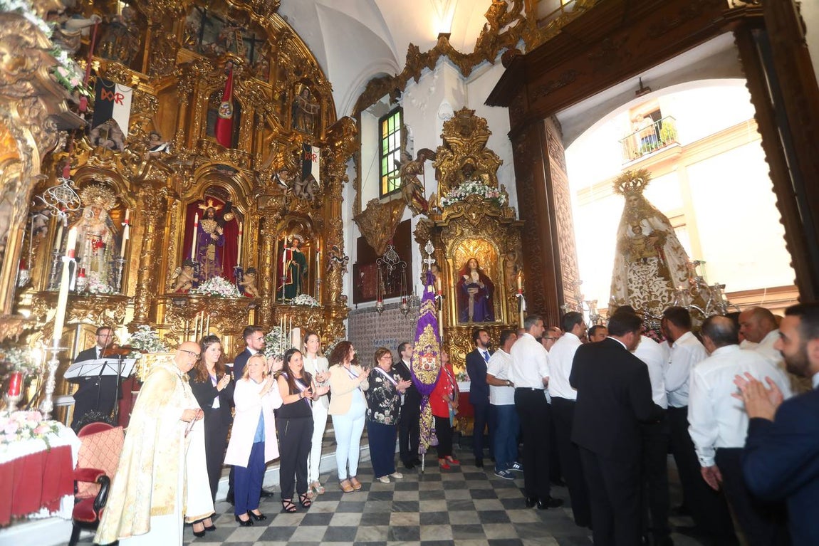 Fotos: La Patrona de Cádiz visita al Nazareno en su templo