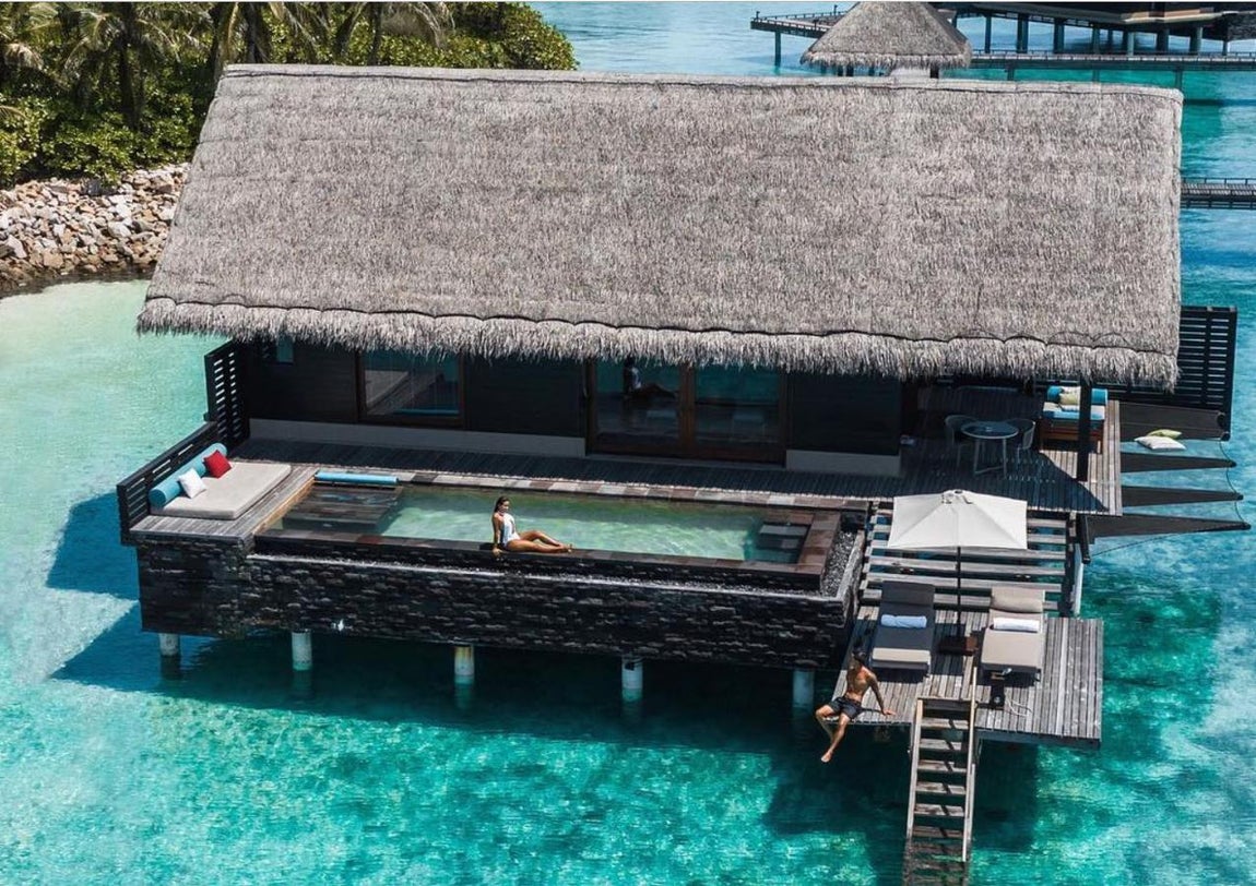 Hotel One&amp;One Reethi Rah:10.000€. En las habitaciones más lujosas, además de playa privada hay piscinas infinitas de gran envergadura y espacios de solarium