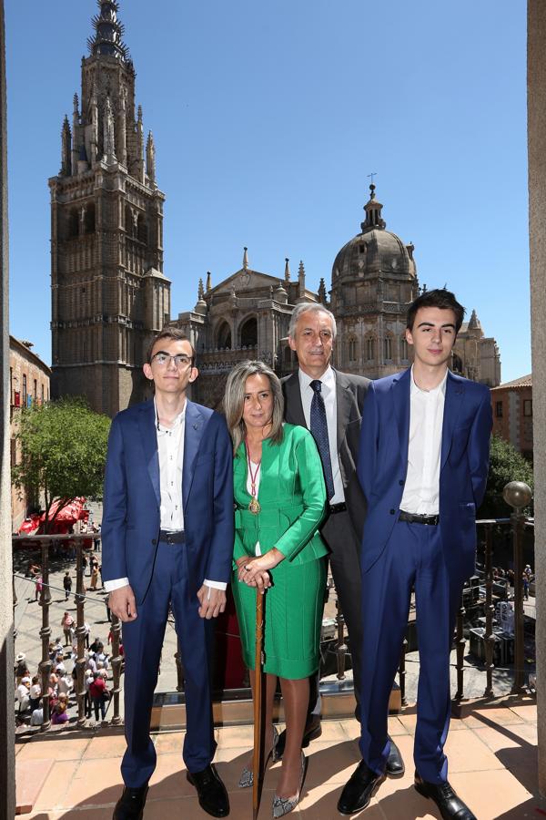 Milagros Tolón, con su marido, Antonio Guijarro y sus hijos. 