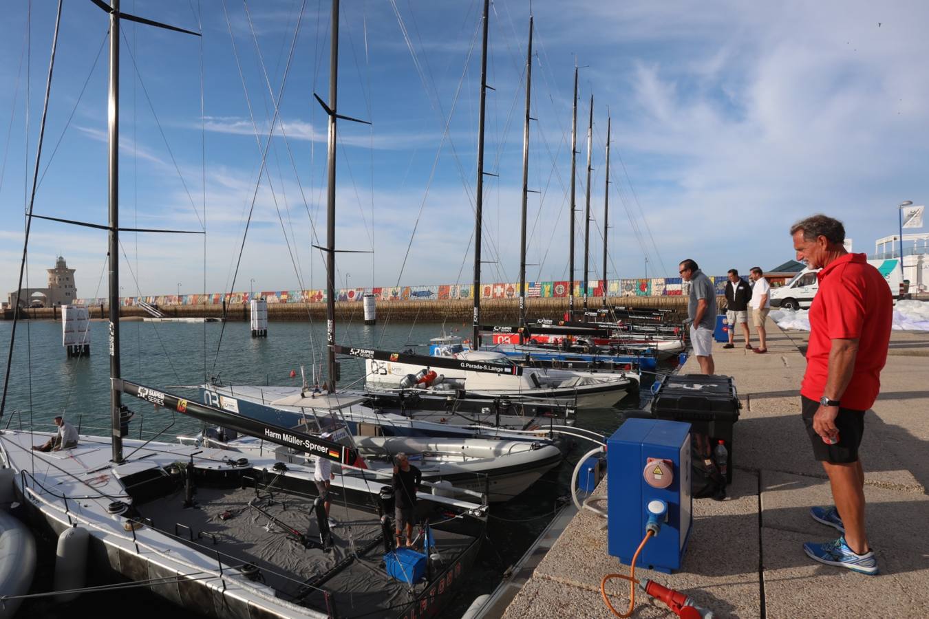Fotos: Preparativos para la regata Puerto Sherry Royal Cup en la Bahía de Cádiz