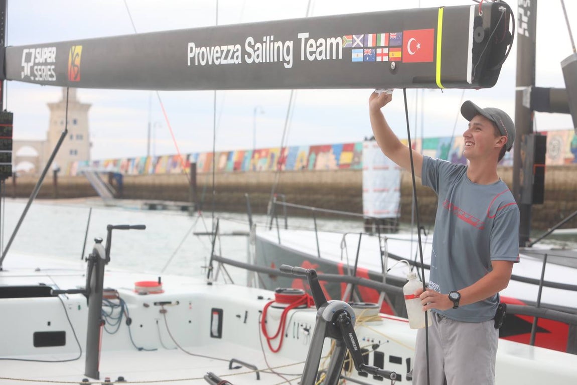 Fotos: Preparativos para la regata Puerto Sherry Royal Cup en la Bahía de Cádiz