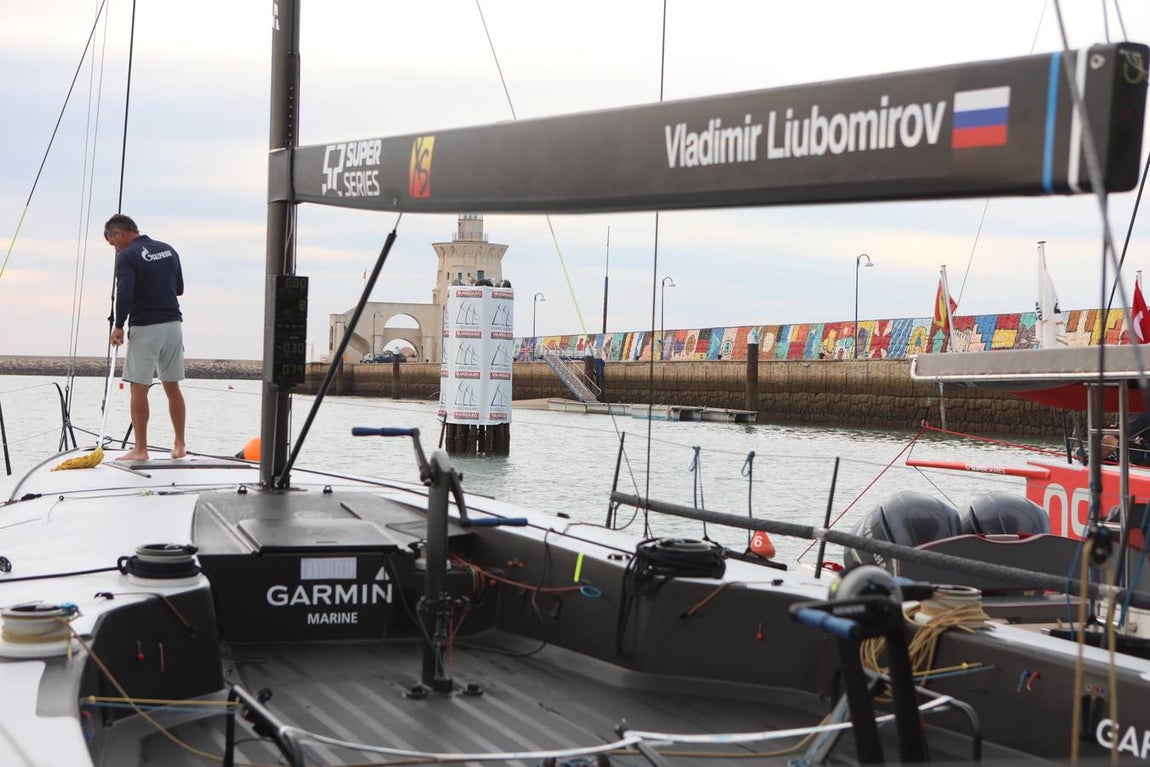 Fotos: Preparativos para la regata Puerto Sherry Royal Cup en la Bahía de Cádiz