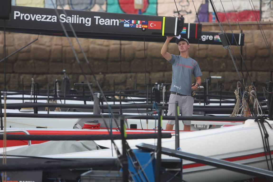 Fotos: Preparativos para la regata Puerto Sherry Royal Cup en la Bahía de Cádiz