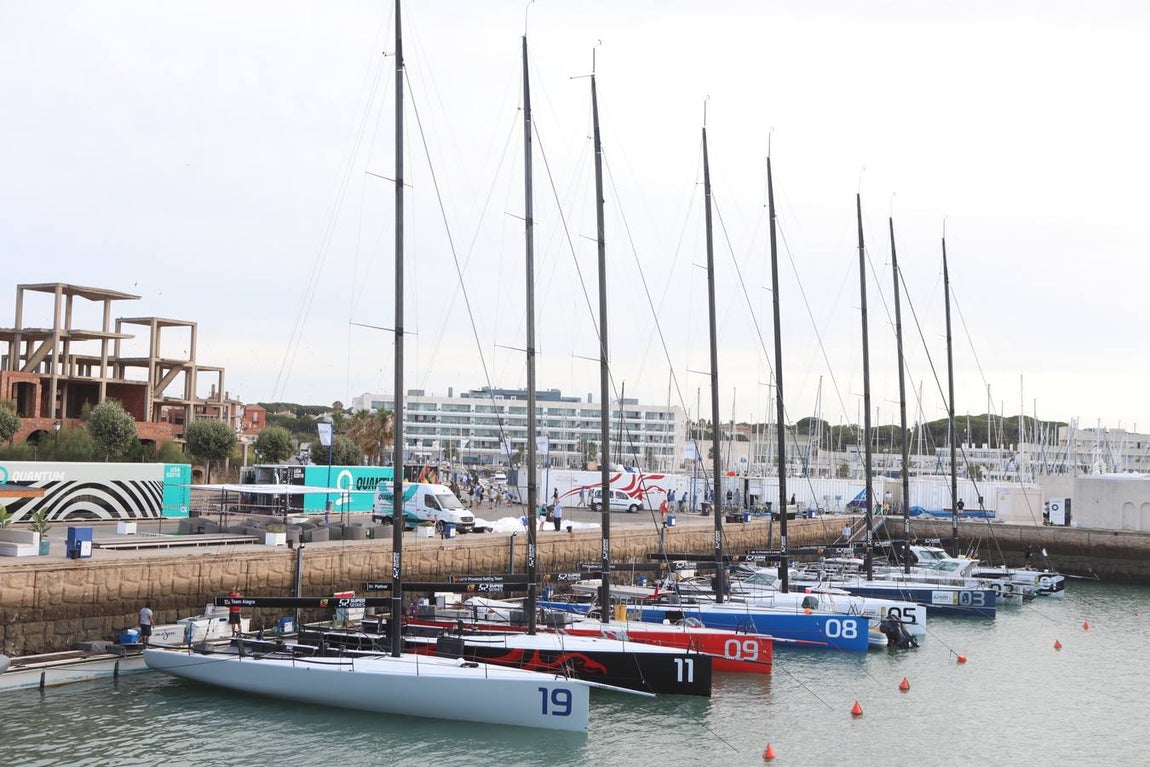 Fotos: Preparativos para la regata Puerto Sherry Royal Cup en la Bahía de Cádiz