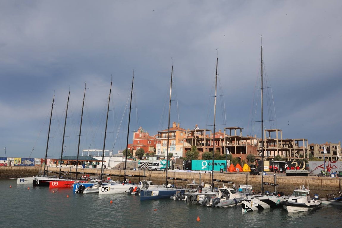 Fotos: Preparativos para la regata Puerto Sherry Royal Cup en la Bahía de Cádiz