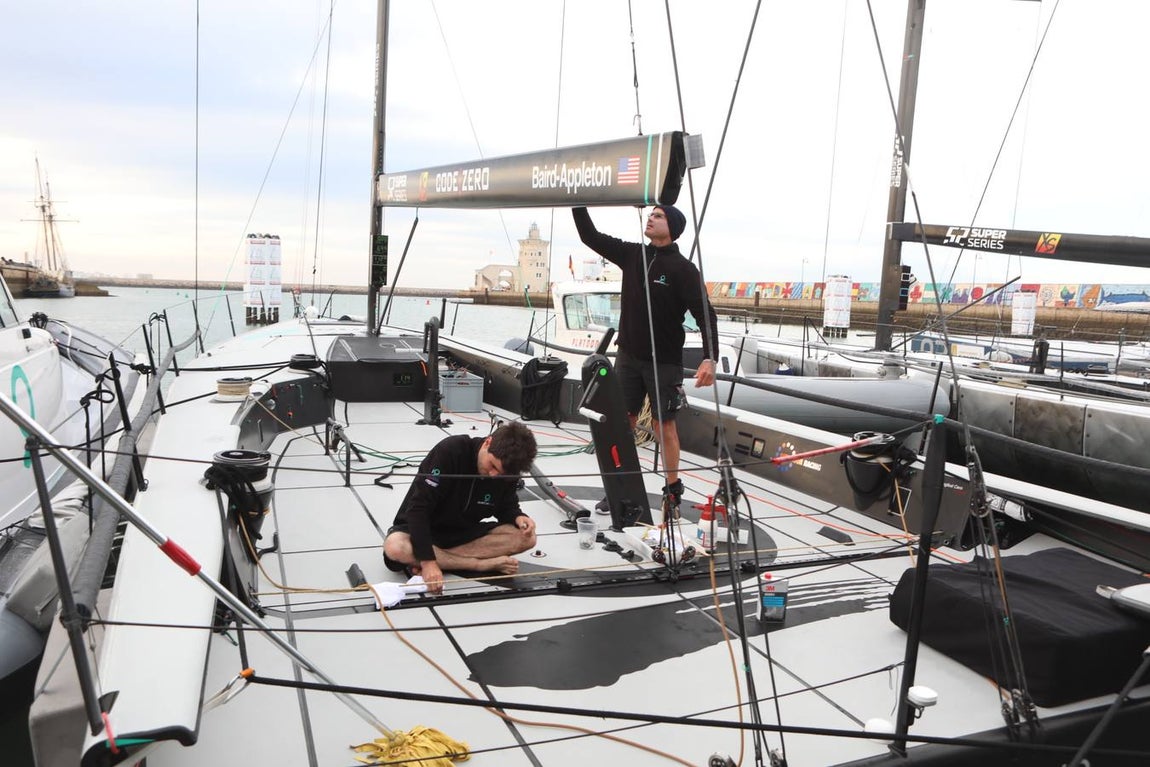 Fotos: Preparativos para la regata Puerto Sherry Royal Cup en la Bahía de Cádiz