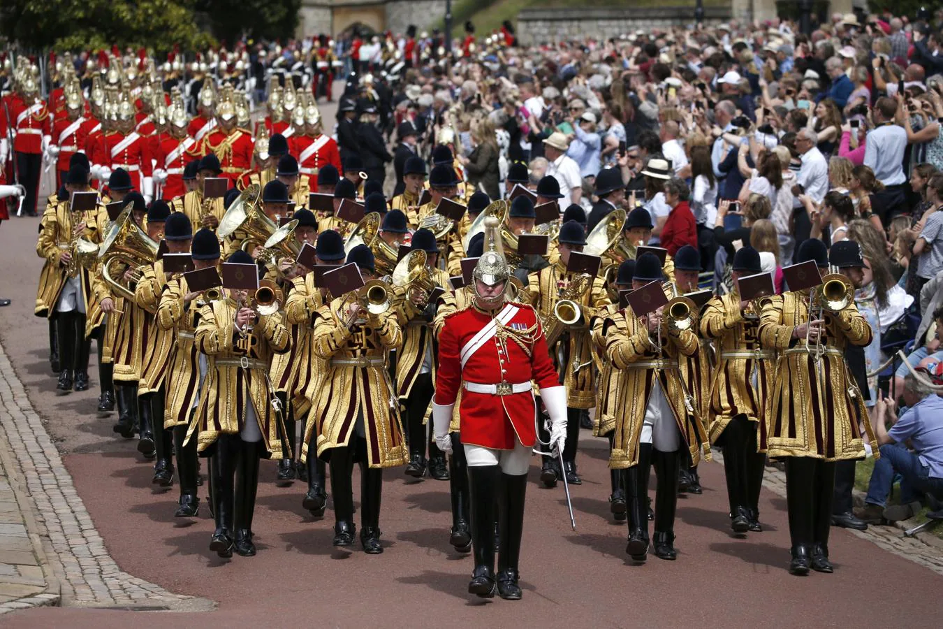 El desfile ha estado amenizado por las bandas de música de la Guardia Granadera y de la Household Cavalry, que está integrada por los dos regimientos más antiguos del Ejército británico. 
