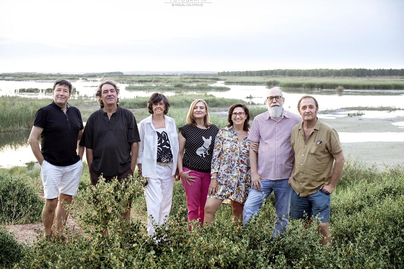 Manuela Sanz junto a Alejandro Martínez Parra, Miguel Nava, Bárbara Sánchez, Teresa Moreno, Edmundo Comino y Miguel Calatayud, copartícipes del proyecto artístico «Verosímiles Inverosímiles». 