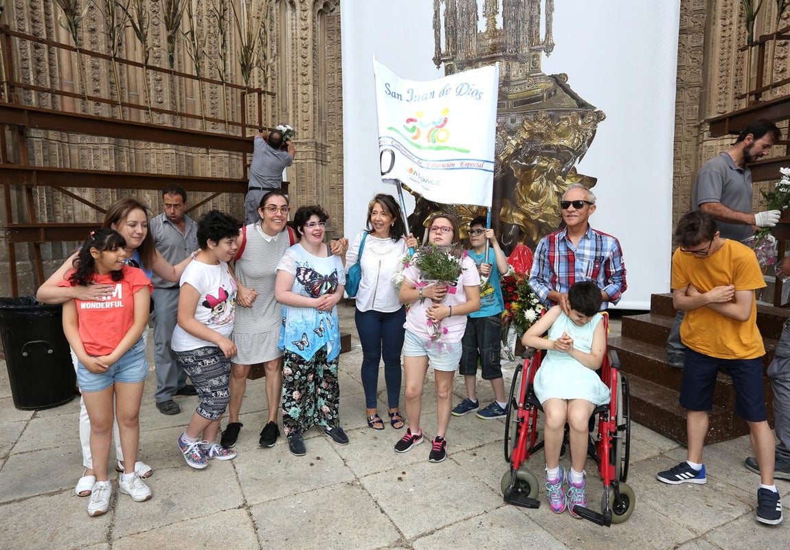 Ofrenda floral en la catedral de Toledo