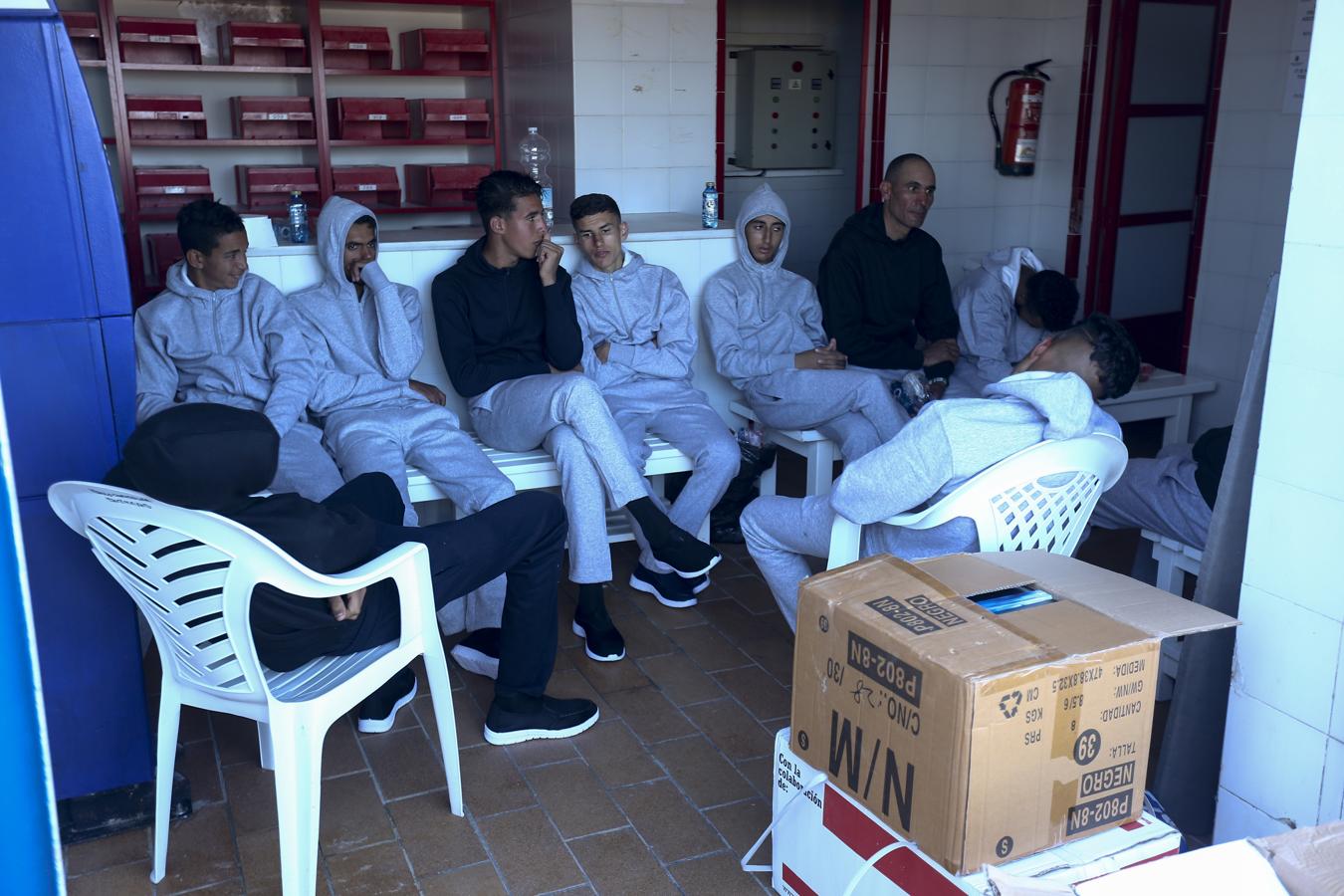 En imágenes: Llega una patera a la playa gaditana de Cortadura