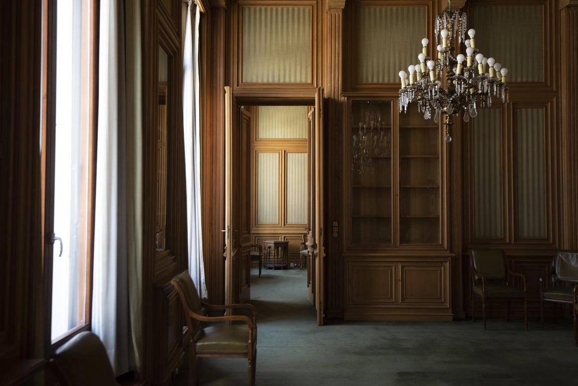 Butacas. El conjunto de 10 butacas del edificio sigue esperando comprador