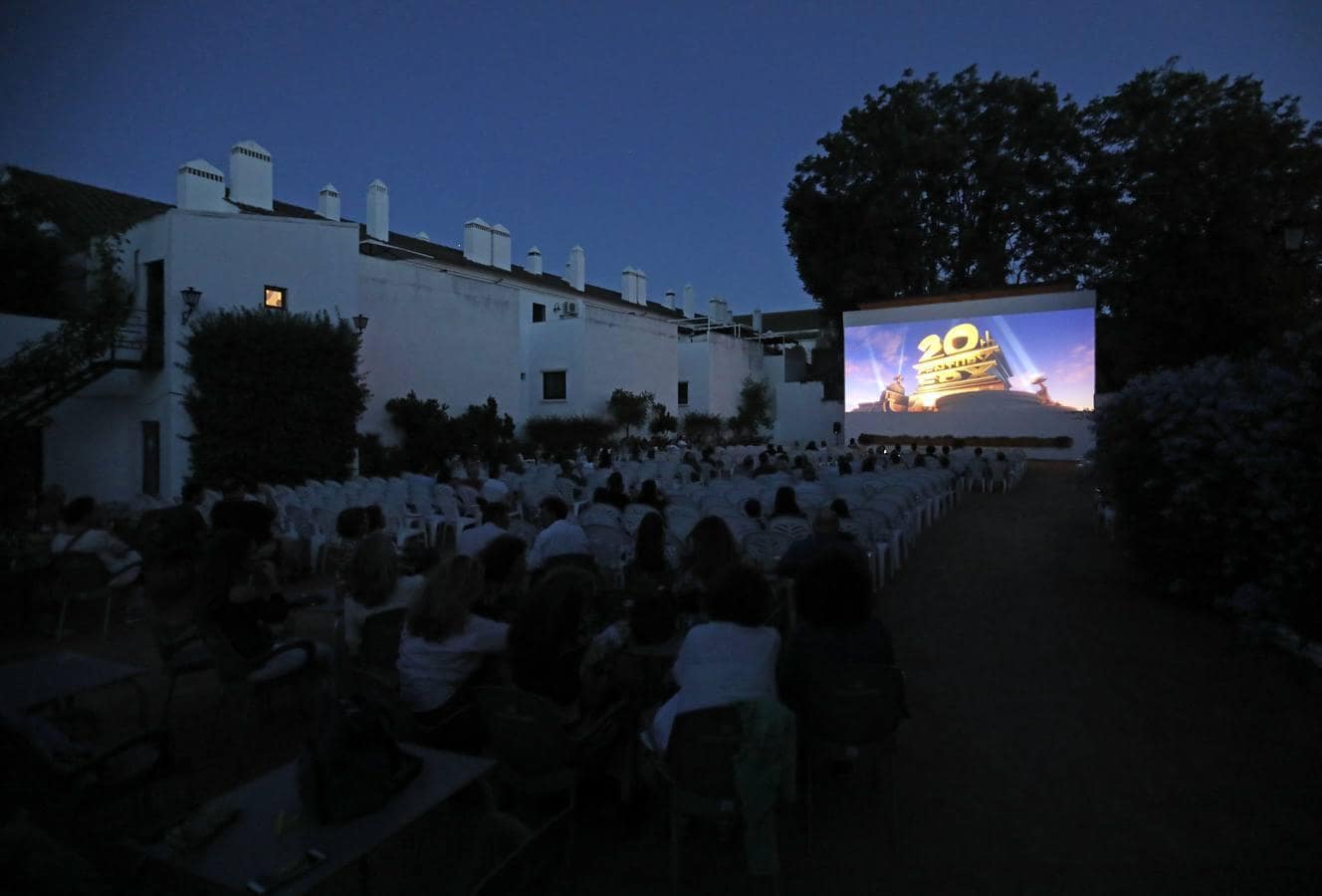 La apertura de los cines de verano de Córdoba, en imágenes
