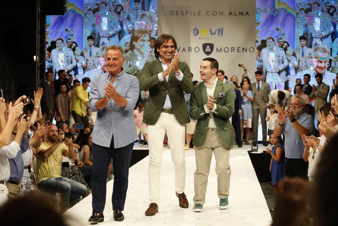 El desfile de Álvaro Moreno con chicos Down de la «Shopping Night» de Córdoba, en imágenes