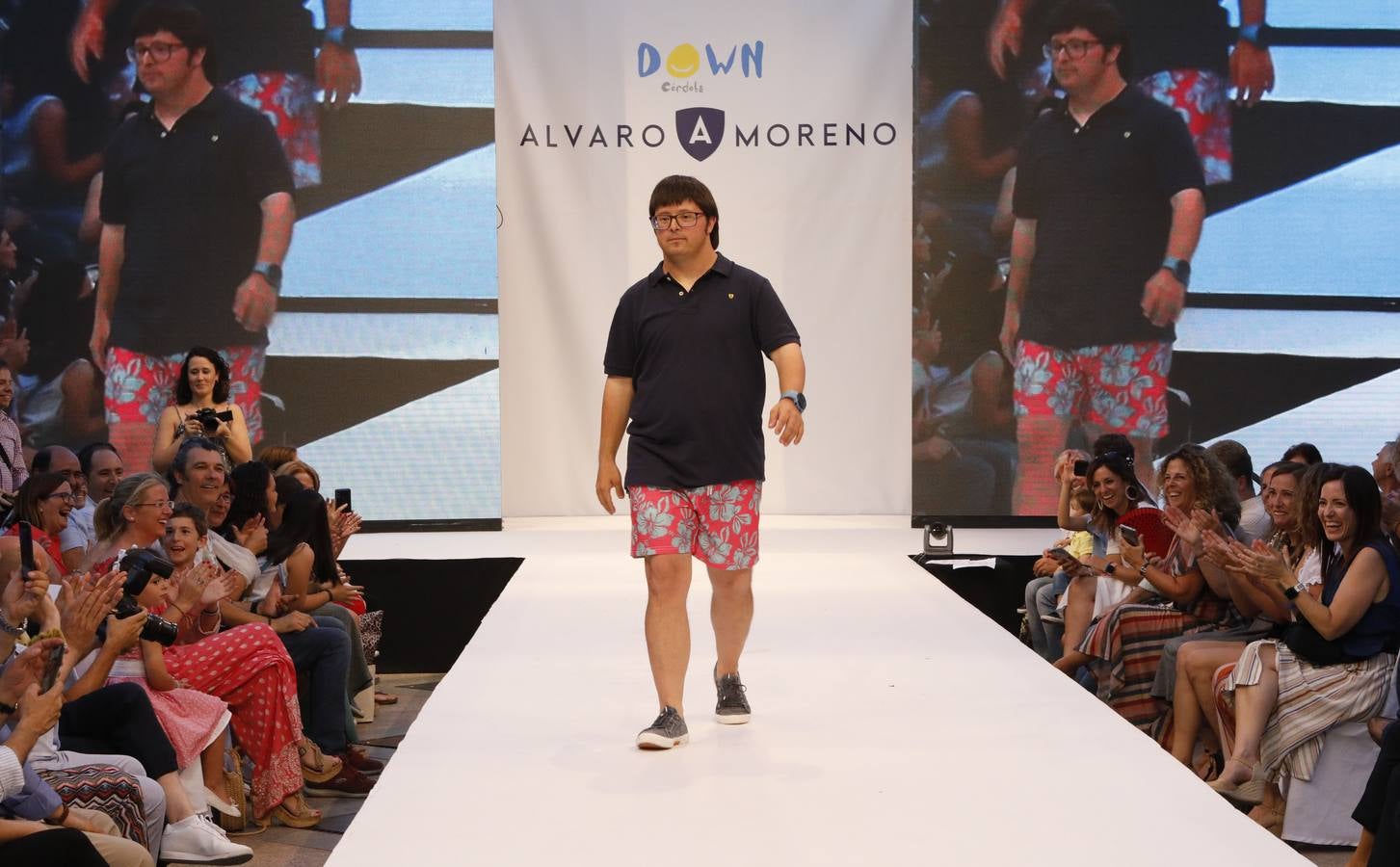 El desfile de Álvaro Moreno con chicos Down de la «Shopping Night» de Córdoba, en imágenes