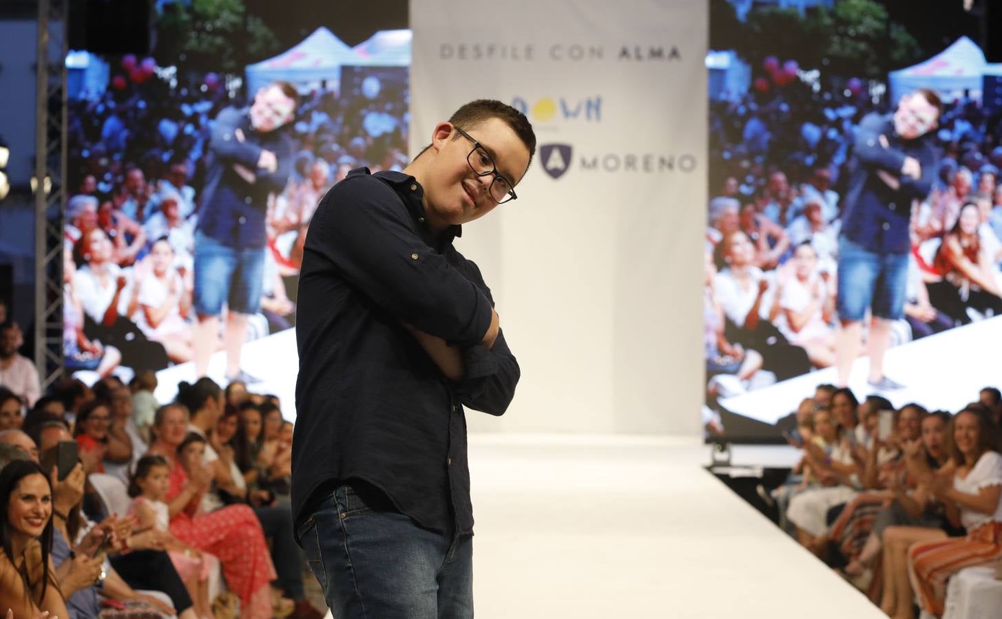 El desfile de Álvaro Moreno con chicos Down de la «Shopping Night» de Córdoba, en imágenes