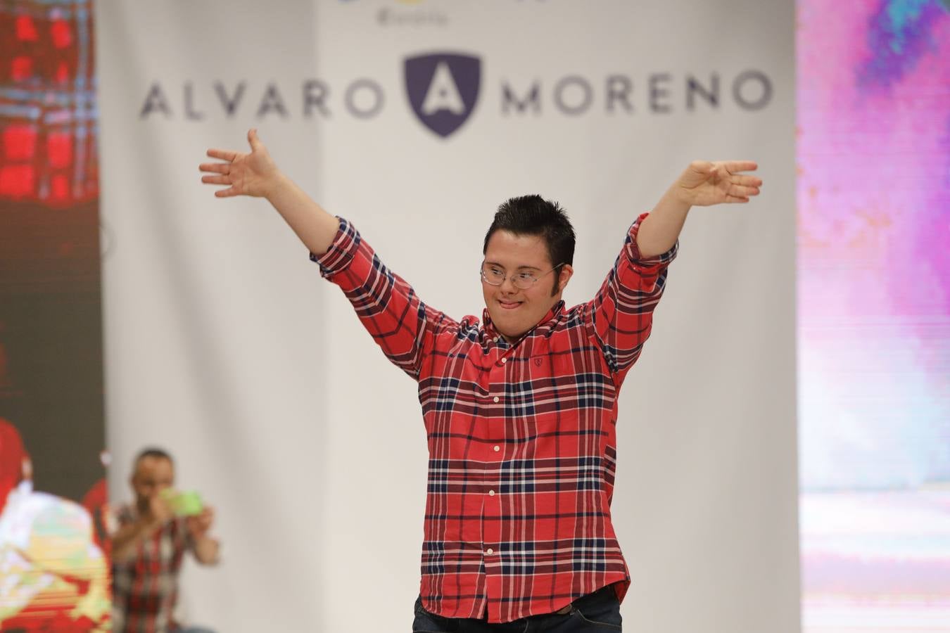 El desfile de Álvaro Moreno con chicos Down de la «Shopping Night» de Córdoba, en imágenes