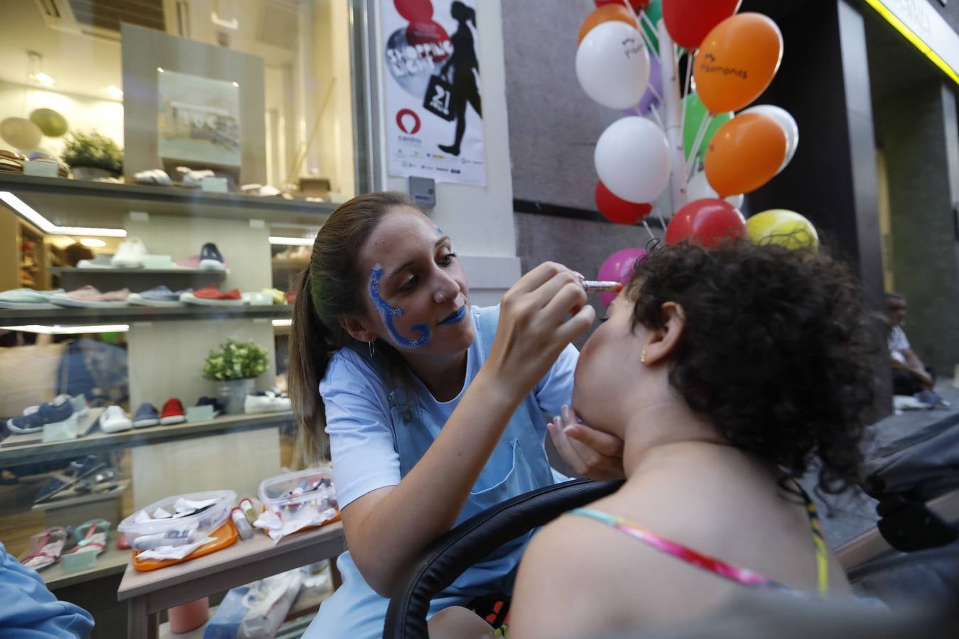 El ambiente de la «Shopping Night» de Córdoba, en imágenes