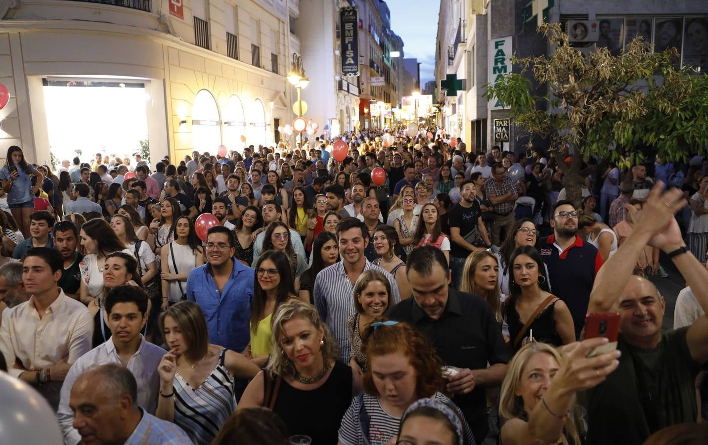 El ambiente de la «Shopping Night» de Córdoba, en imágenes