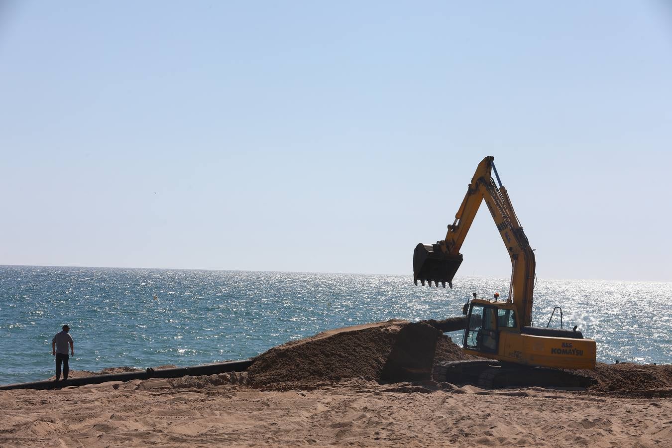 Primer fin de semana de playa veraniego en Cádiz