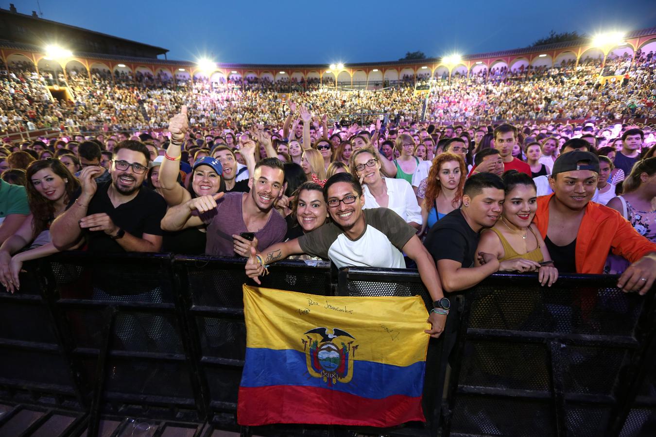 Luis Fonsi se desvive por Toledo