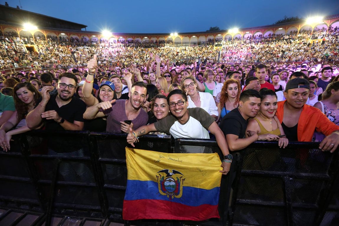 Luis Fonsi se desvive por Toledo
