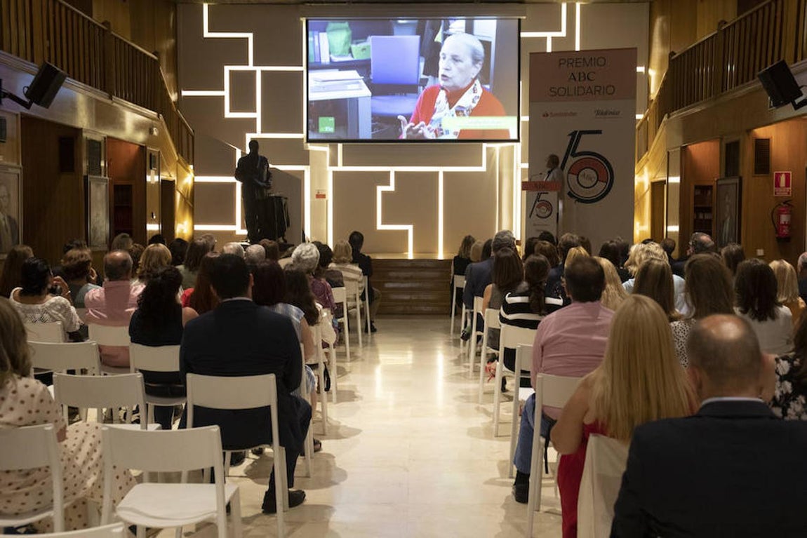 La Biblioteca de ABC durante la proyección de un vídeo de Adela. 