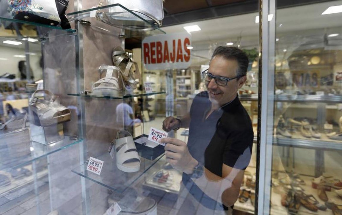 Los descuentos se adelantan en Córdoba a las rebajas de verano