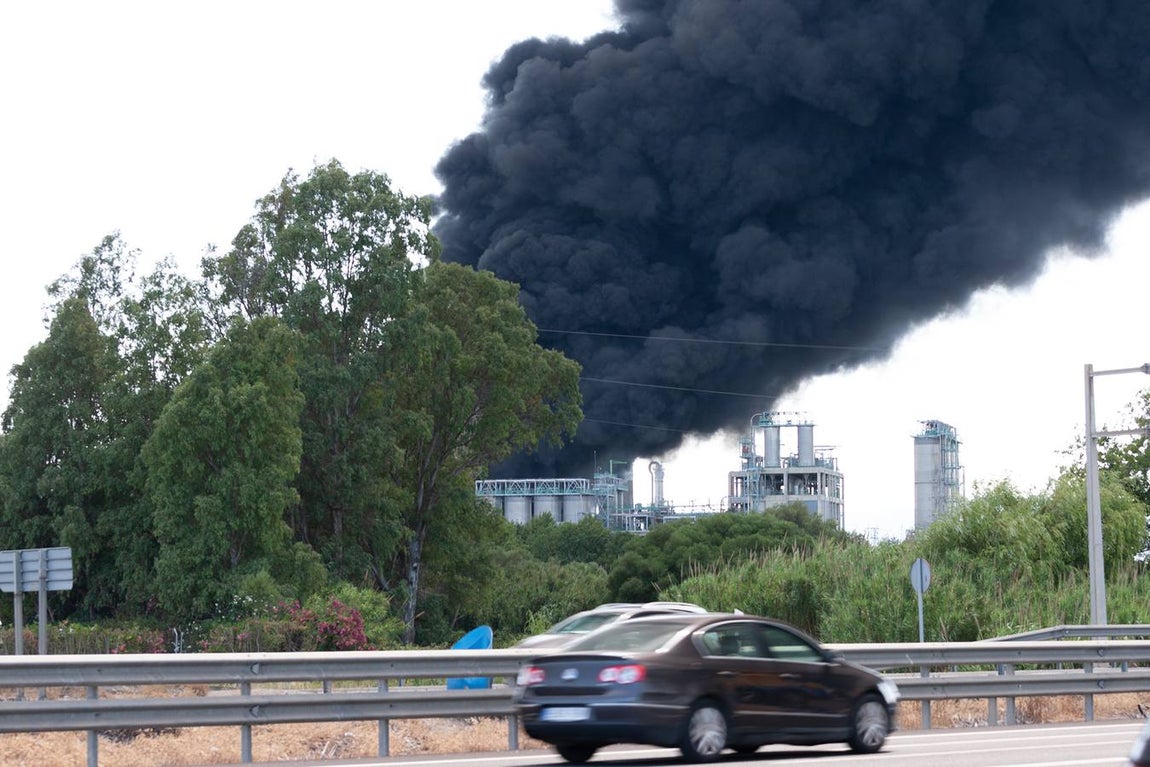 Fotos: Alarma en Cádiz por el incendio en la planta química de Indorama en San Roque
