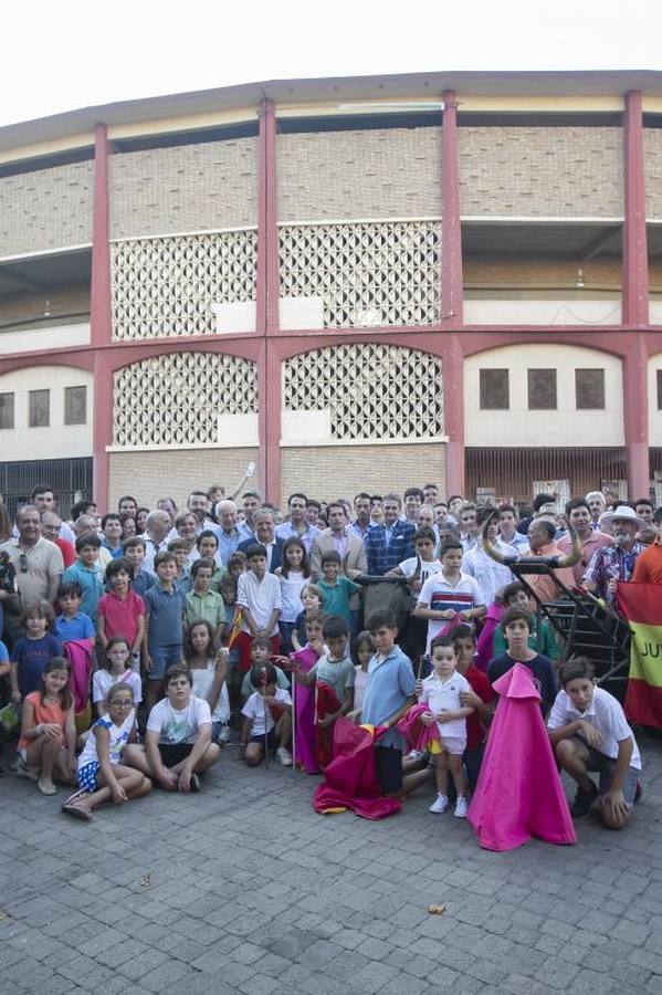 En imágenes, el apoyo a la Escuela Círculo Taurino de Córdoba